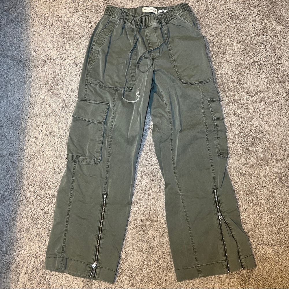 Baggy Cargo Pull-On Pant with Zippers Olive Green - Picture 4 of 10